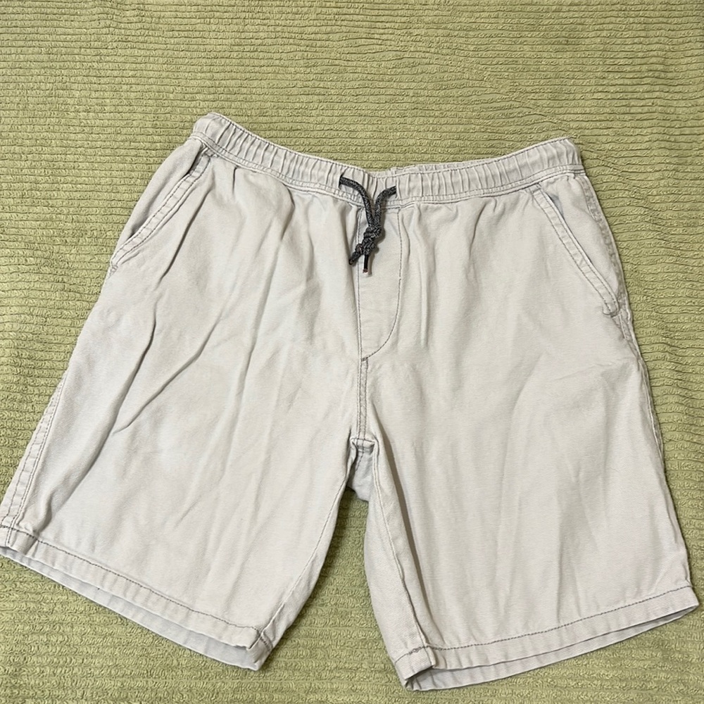 Unionbay Mens light gray pull on shorts.